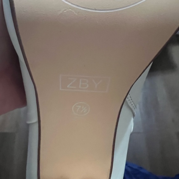 New in box Rialto Cream winter white Chunky Heel Boots Classic 7 1/2 - Picture 12 of 16